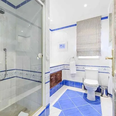 Sleeps 6 With Pool Air Con And Wifi Vila *