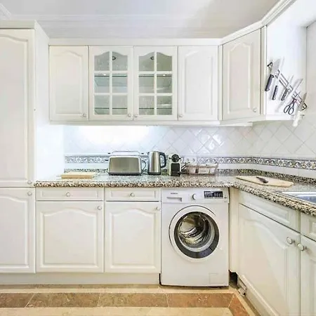 Vila Sleeps 6 With Pool Air Con And Wifi