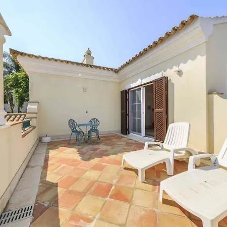 Vila Sleeps 6 With Pool Air Con And Wifi