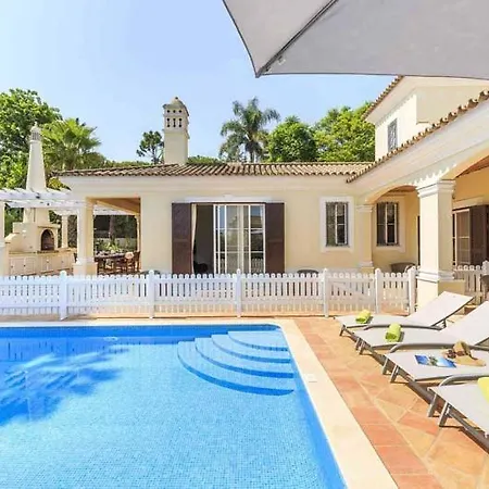 Sleeps 6 With Pool Air Con And Wifi *