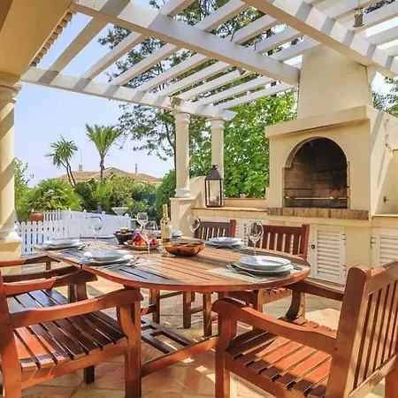 Sleeps 6 With Pool Air Con And Wifi