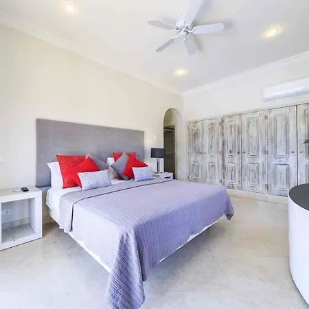 Sleeps 6 With Pool Air Con And Wifi Vila *