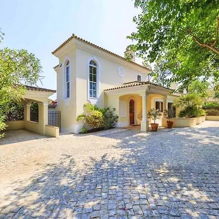 Sleeps 6 With Pool Air Con And Wifi